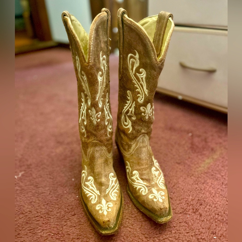 Corral boots